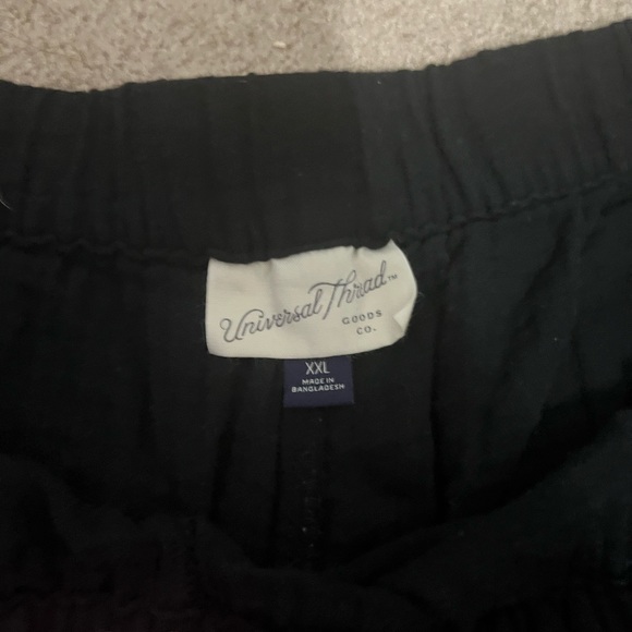 Black Universal Thread XXL shorts - Picture 2 of 4